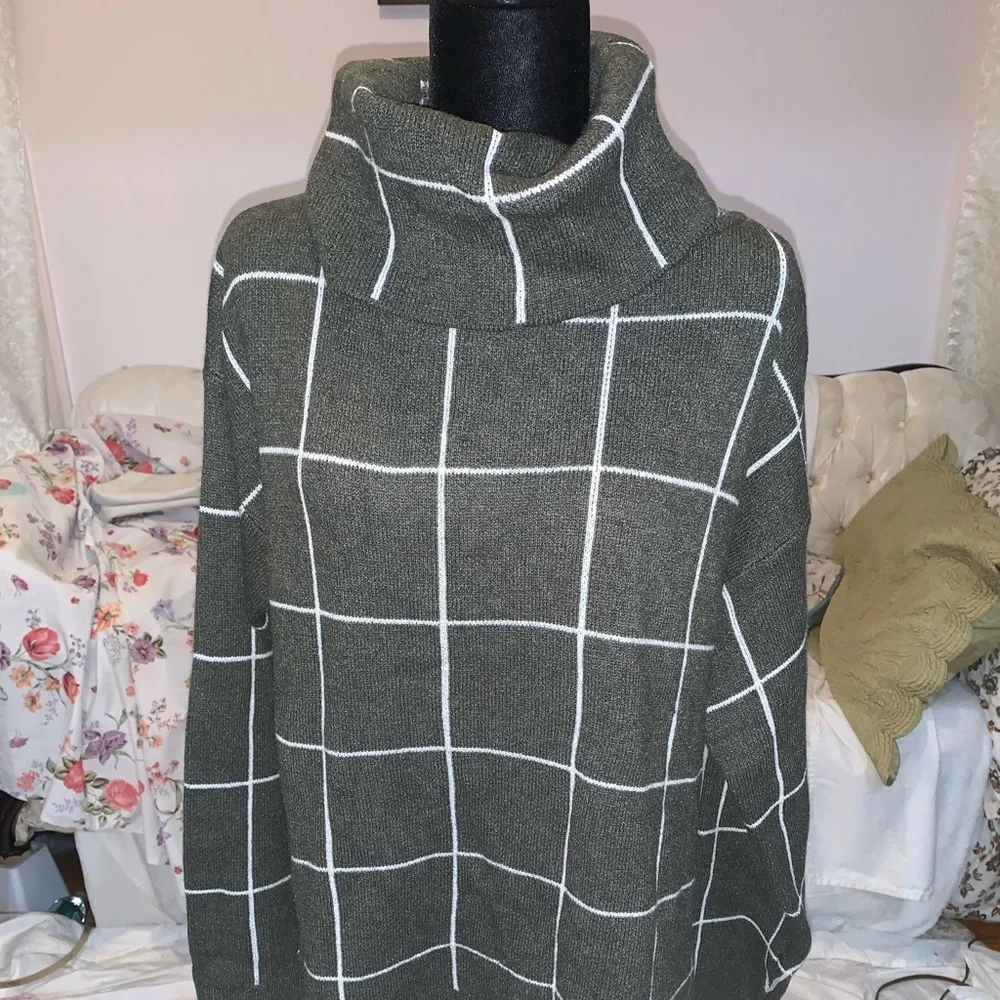 Sweater - Picture 1 of 5